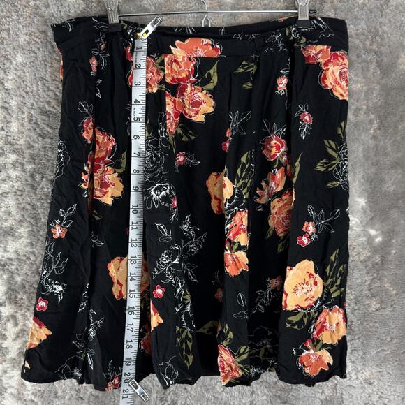Torrid Plus Size 1X Dark Floral Print Casual Mini A Line Skirt Pull On - Picture 3 of 8